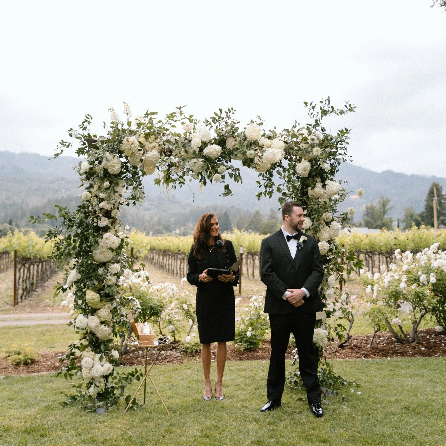 Here comes the bride! #napaofficiant #sonomaofficiant #napaweddingofficiant #sonomaweddingofficiant #winecountryofficiant #sonomaminister #napaminister #napawedding