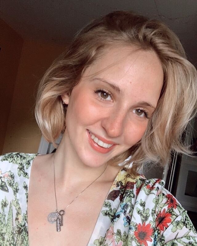Good morning world! Look at this cutie selfie my client @annamo731 took after her appointment 👌🏼 lopped off 8 inches and gave her a full baby light and hand painting. When you are taking off that much length from a previous balayage, it is super im