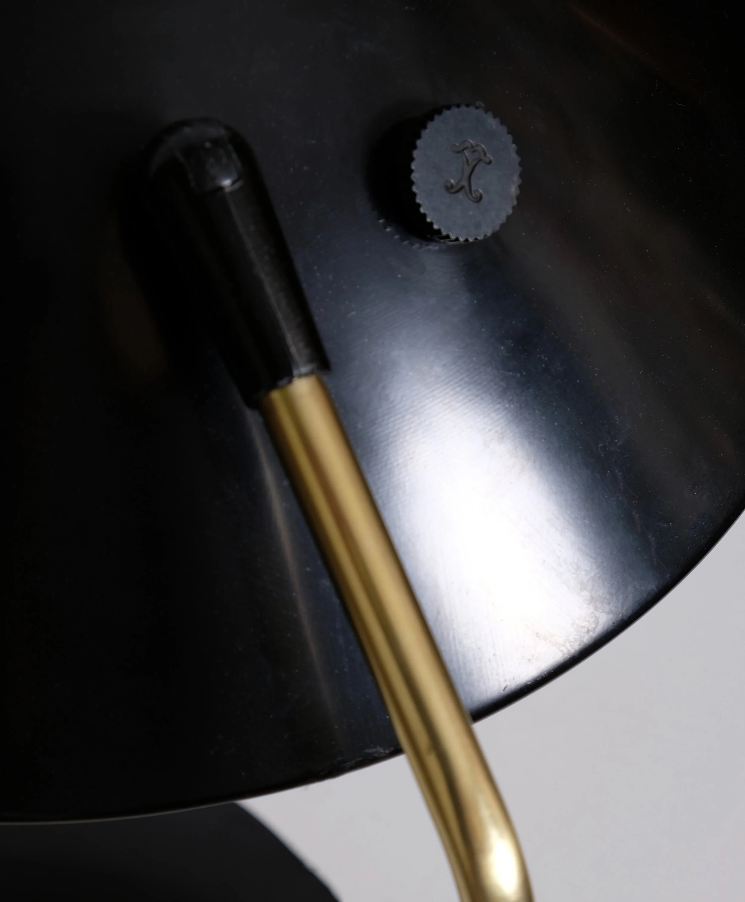 lightolier desk CU 4.jpg (Copy)