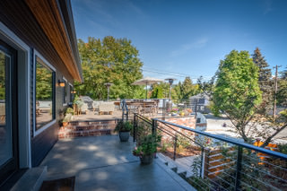 Midcentury Modern Exterior Cable Rail 1.jpeg