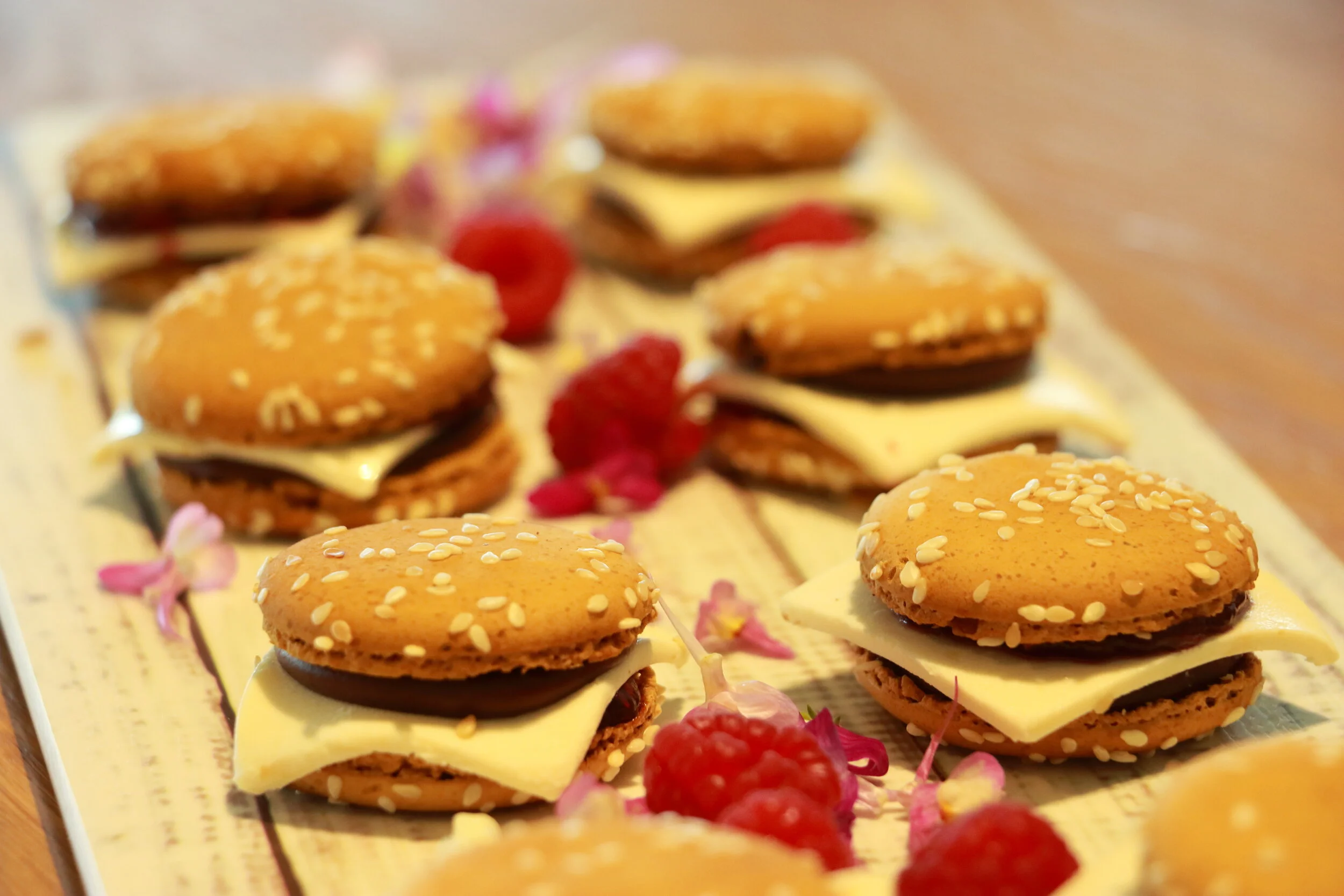 Hamburger macarons