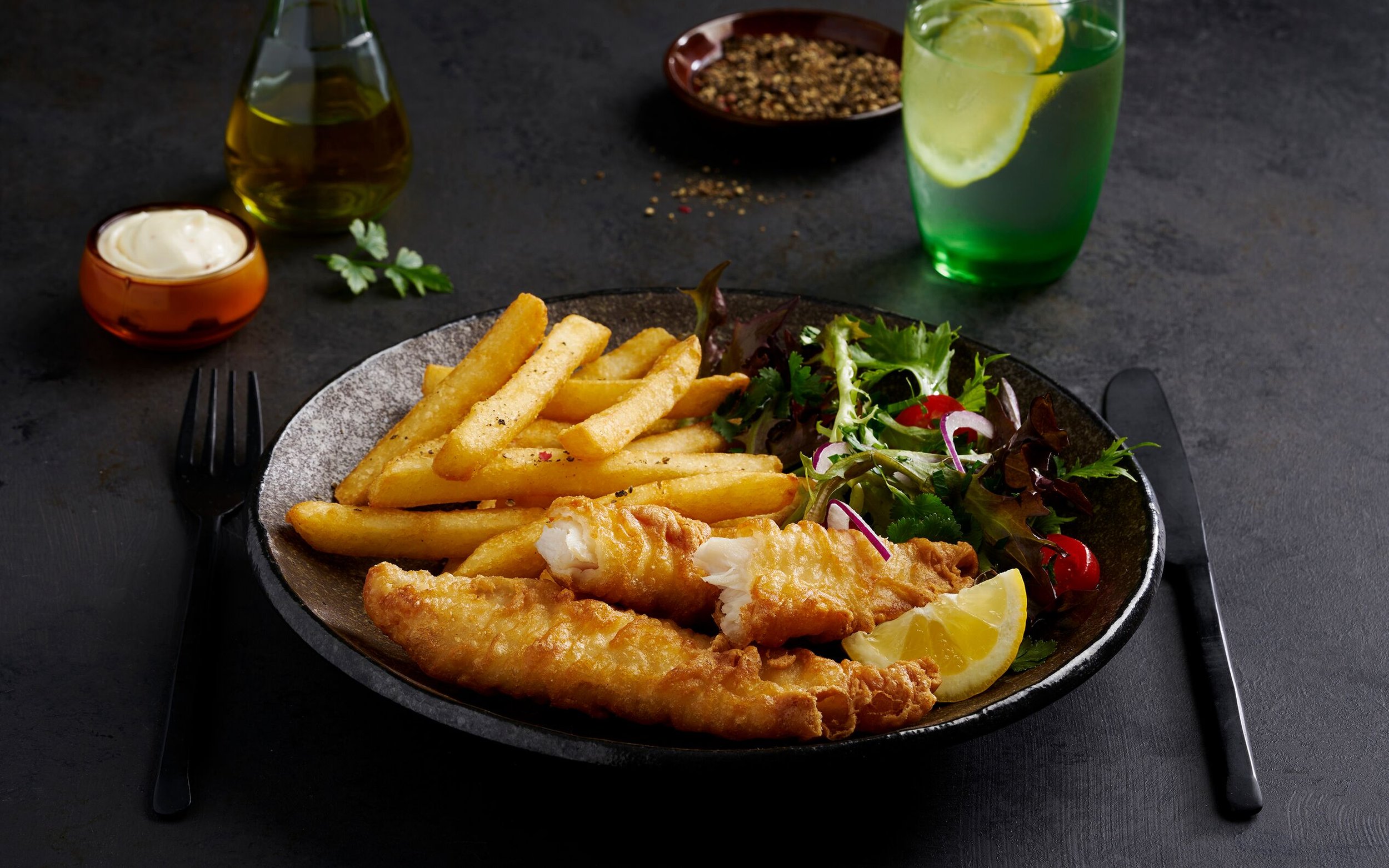 Snapper with Green Salad &amp; Chips