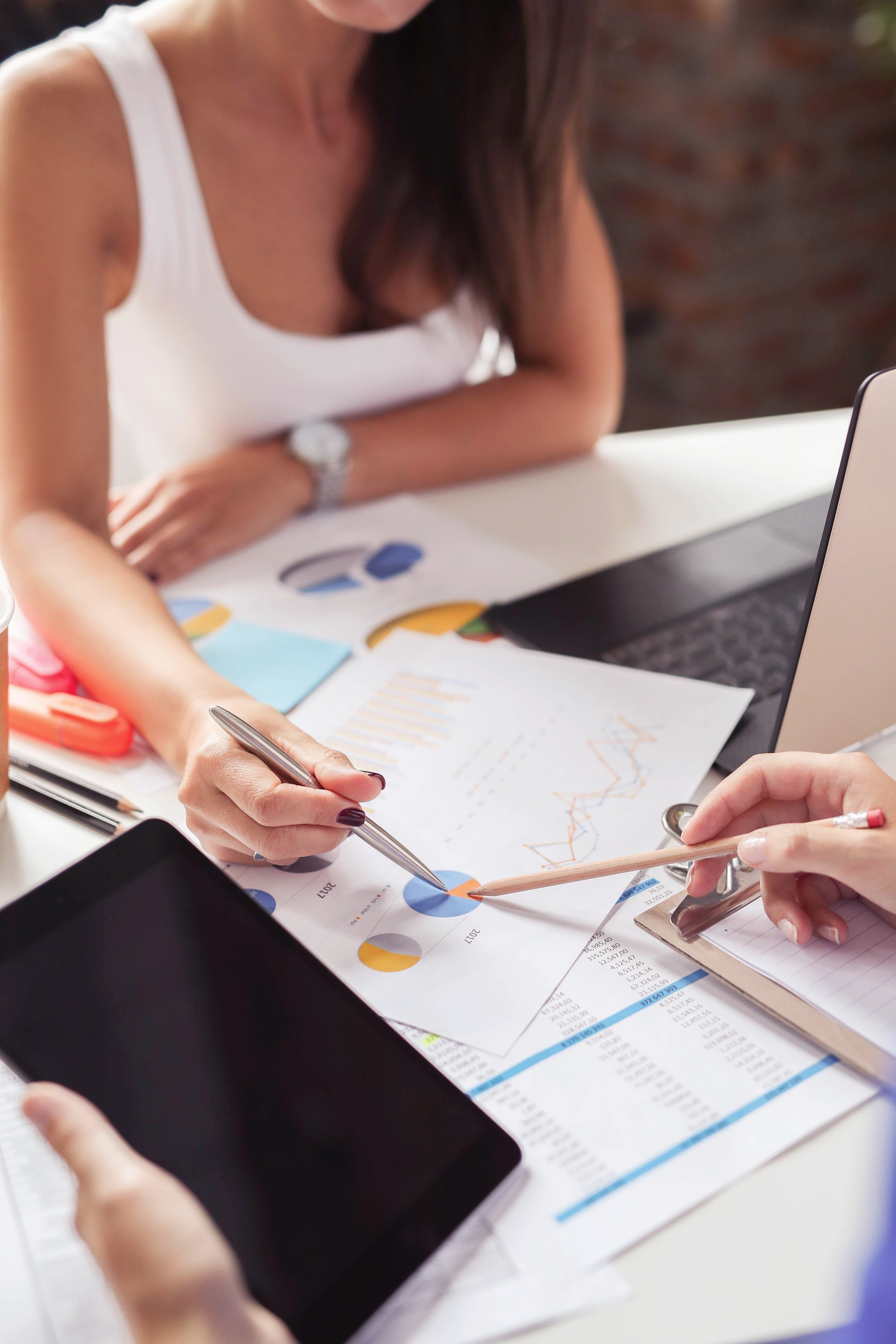 businesswomen-meeting-office.jpg