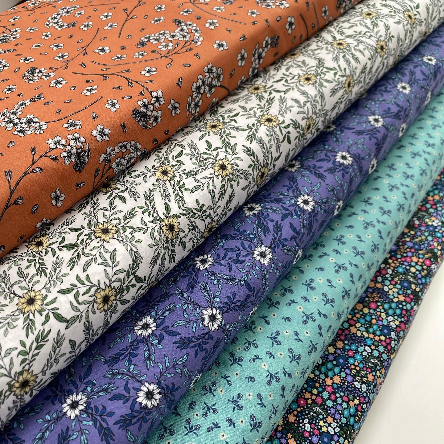 Look 👀 what&rsquo;s arrived this week, beautiful Lawn fabric, Jen&rsquo;s Pattern &ldquo;Dear Jen&rdquo; is back in stock and I have just received 3mm and 5mm soft flat elastic.  #cottonrosesw