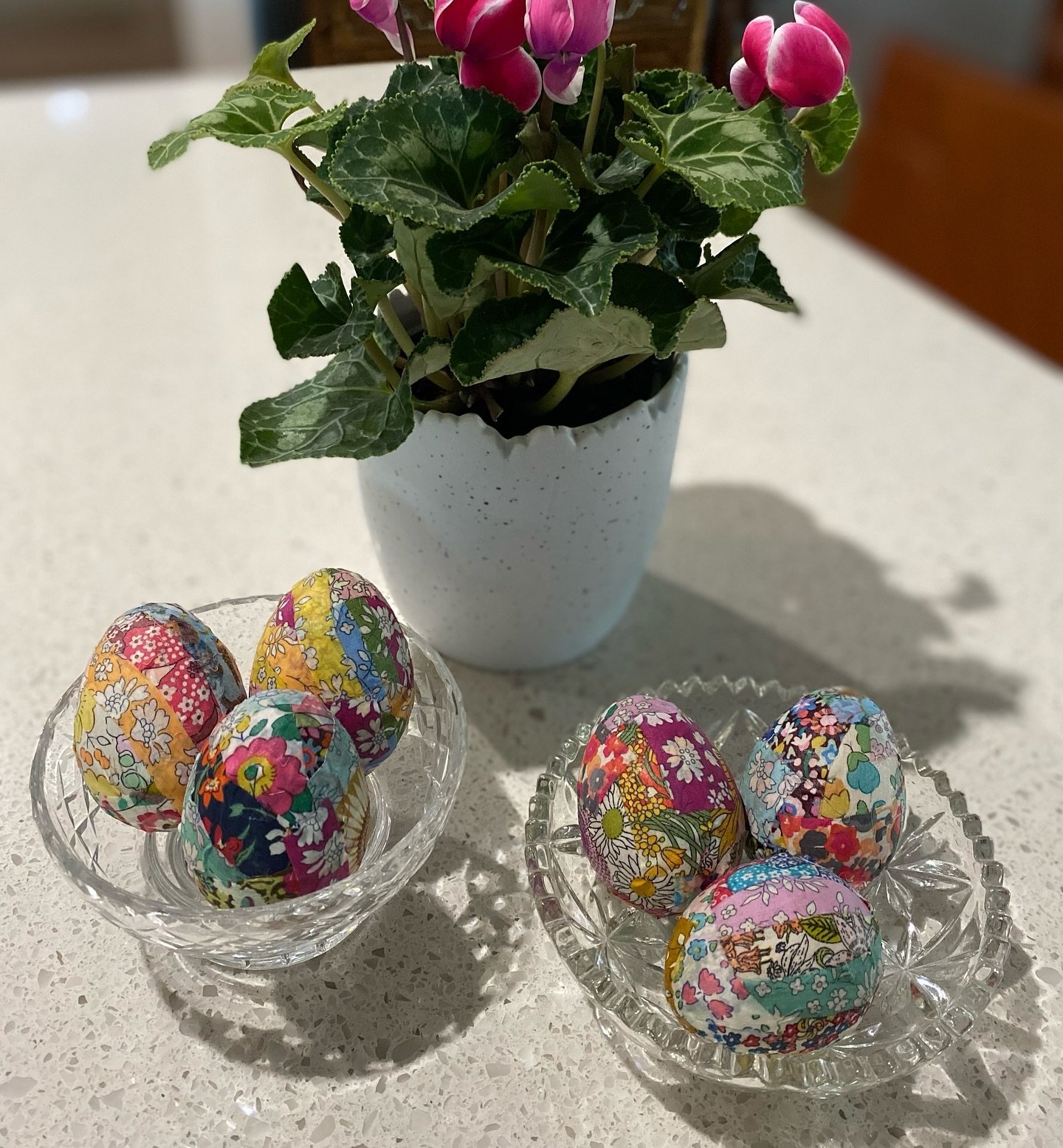 Thank you so much @mollyandmama for this fun free pattern 🐣😃. 

I used my Liberty scraps to decorate these little eggs, they were so fun too make.  I am certain for those of you that visited my shop when I had it would remember my lampshade full of
