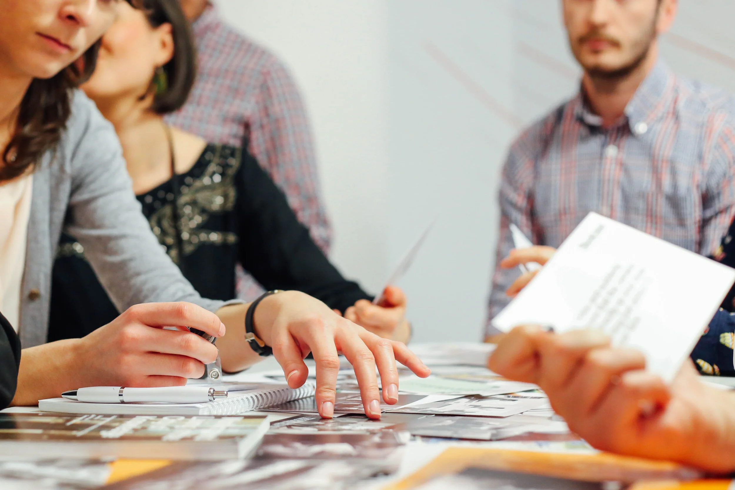 people-at-the-office-reviewing-presentation-materials_t20_x6NV2B.jpg