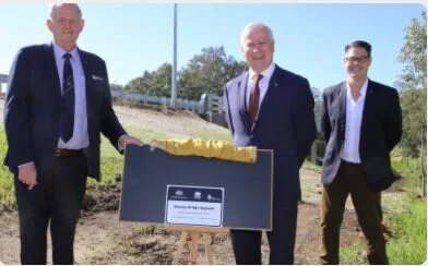 Mayor Greg Conkey, Deputy Prime Minister Michael McCormack and The Hon Wes Fang MLC