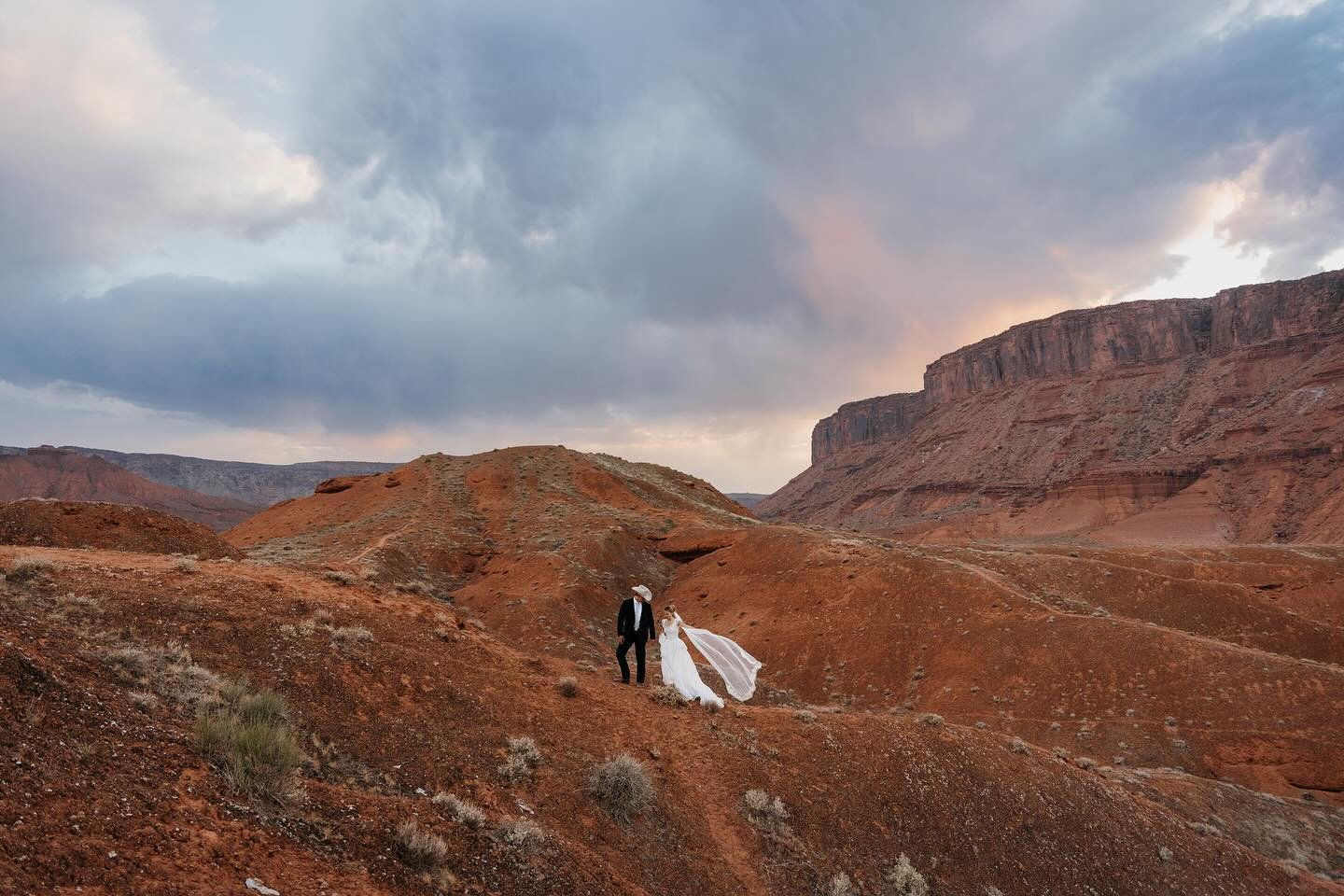 Just us, the sunset, and the deep red beauty of the canyons 🏜️ 

 #UtahElopementPhotographer #DestinationWeddingPhotographer
#MoabWeddingPhotography #UtahWeddingInspiration #ElopementPhotographyUtah