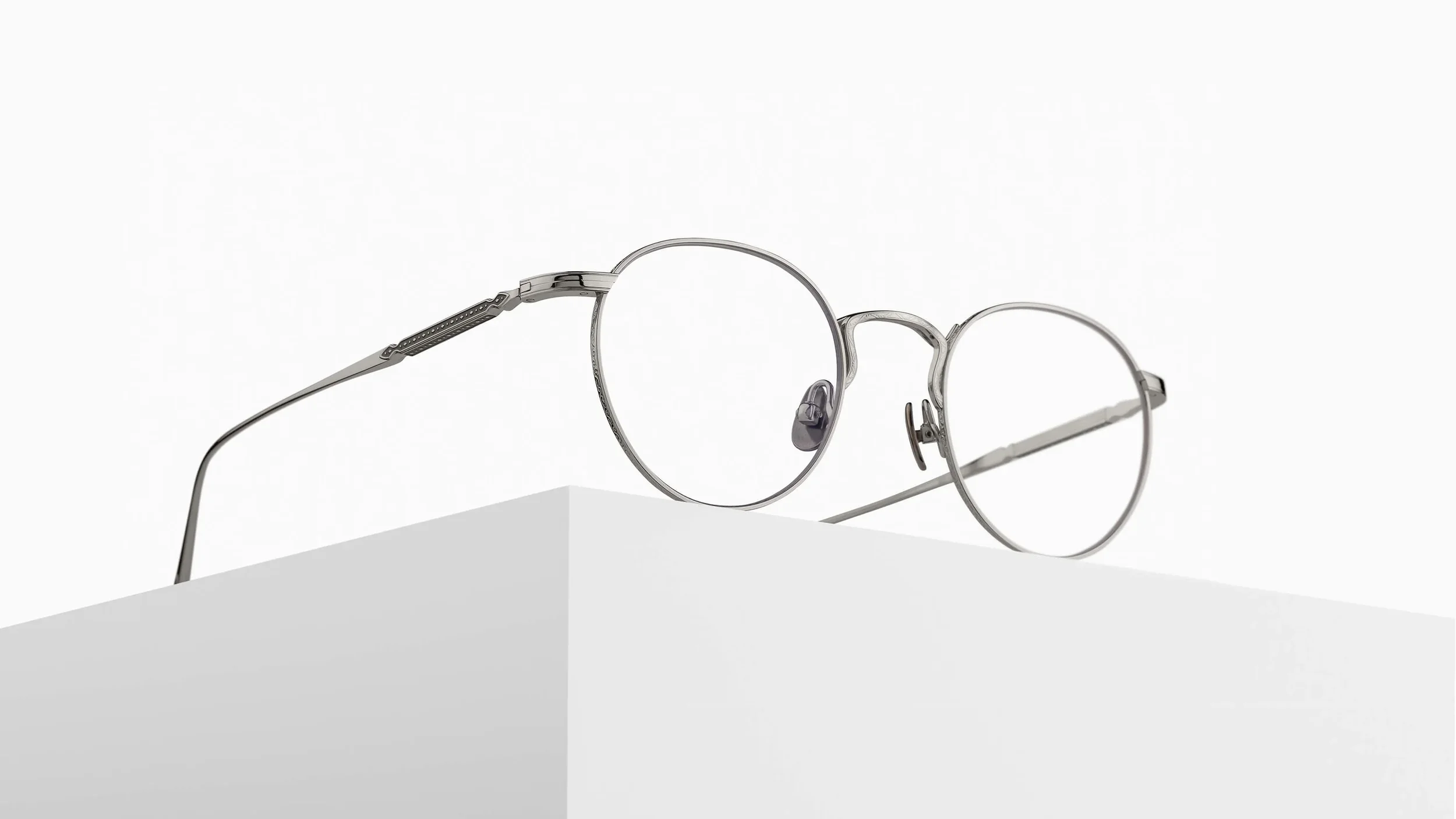 matsuda-eyewear-m3140-pw-47-pedestal.webp
