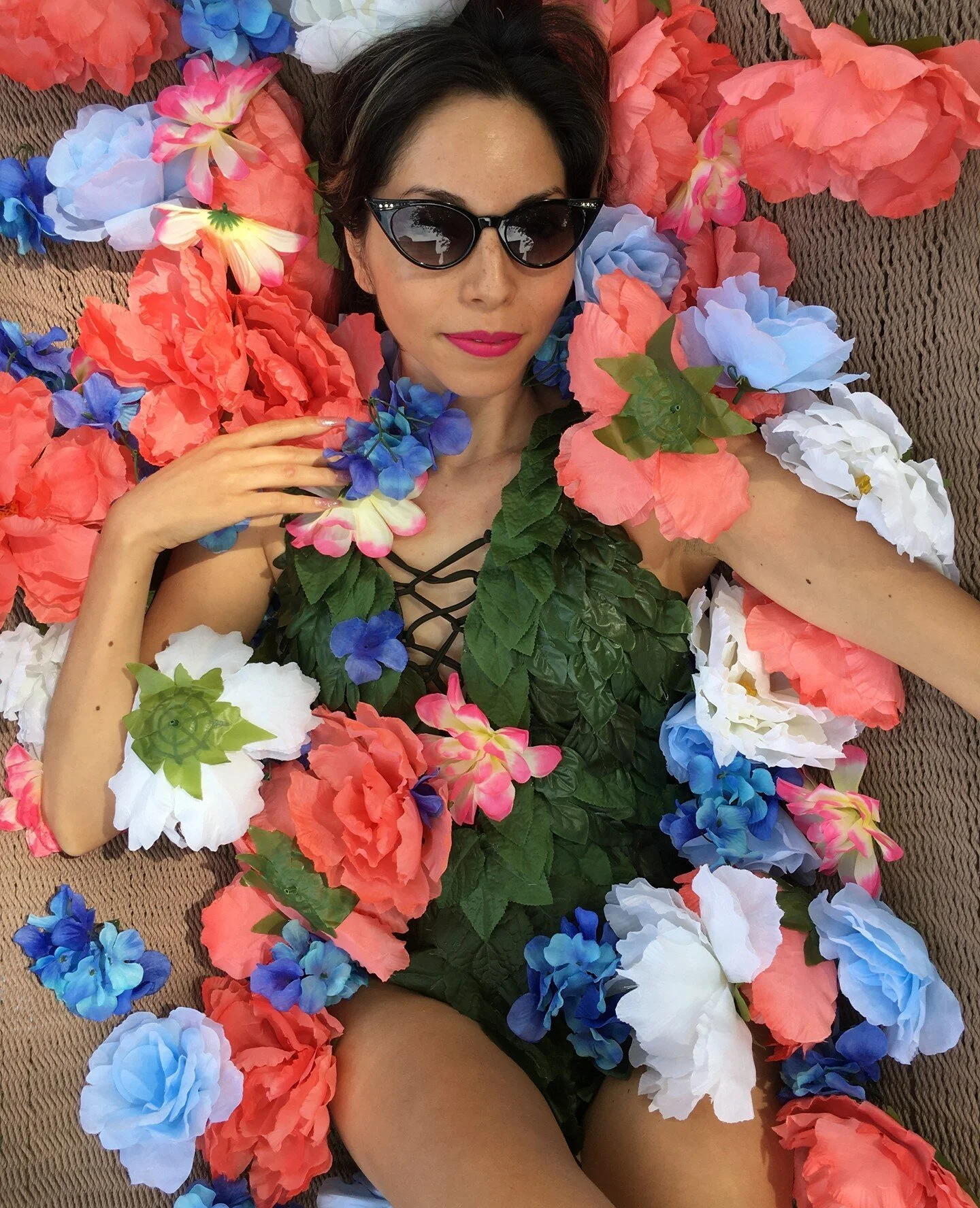 Giving you summer vibes realness even though I&rsquo;m surely stressed out trying to get this song ready for y&rsquo;all 🤣🤣🤣 it&rsquo;s okay though, it will be worth it ha! 
.
#cerulean #newsongs #newsongalert #songwriterlife #nycmusic #california