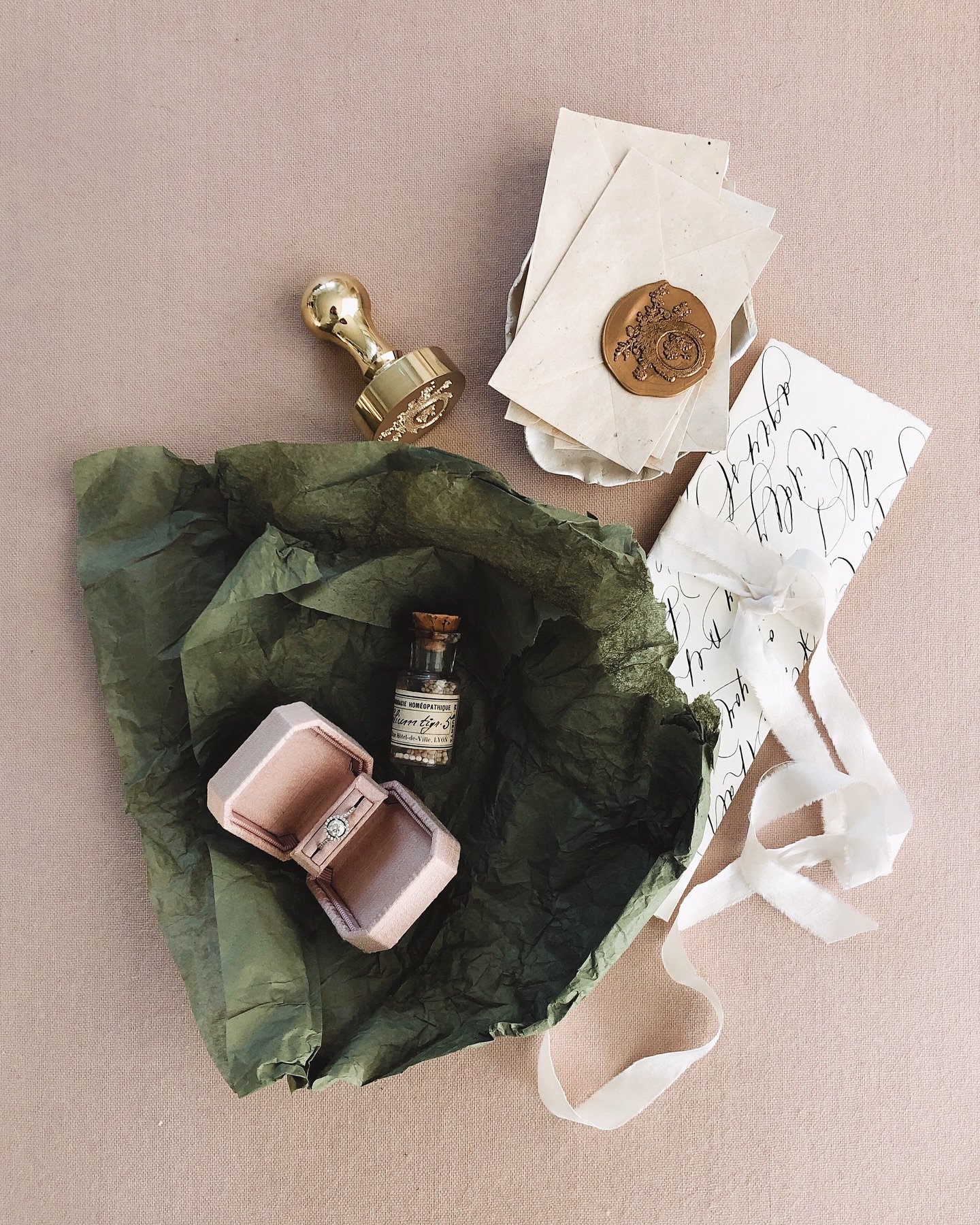 Pulling together some styling items for fall wedding! 
I love to include love letters in flat lays 😍 especially ones that are truly personal!

#olumiscalligraphy #weddinginvitations #weddingsuite #weddingcalligrapher #weddingstationery #wedddingphot