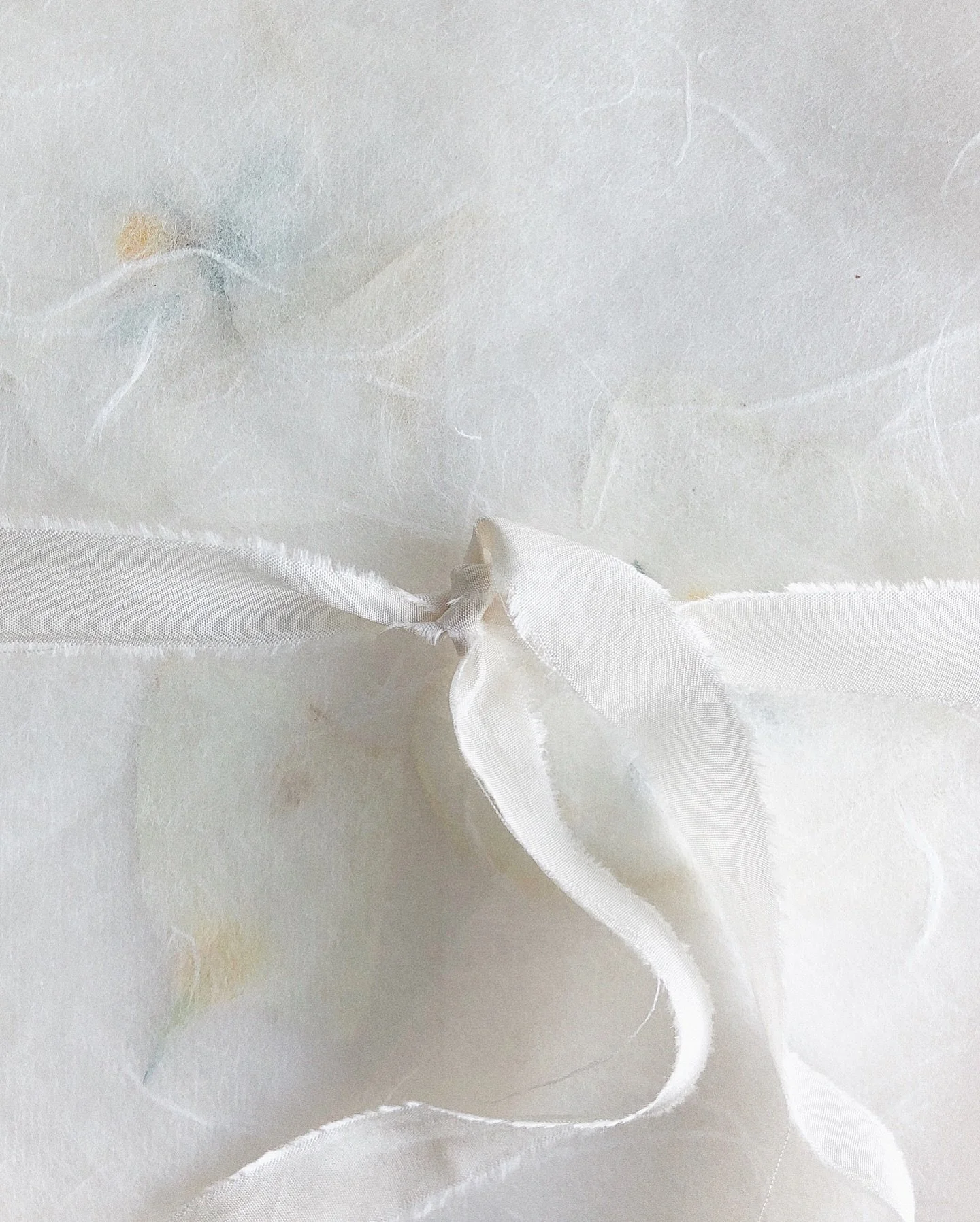 One of the rare occasions using Japanese tissue paper as an invitation wrap for a custom suite! Here is a closer look of the subtle texture.

#weddingflatlays #fineart #fineartwedding #flatlayforever #flatlaystyling #flatlays #olumiscalligraphy #wedd