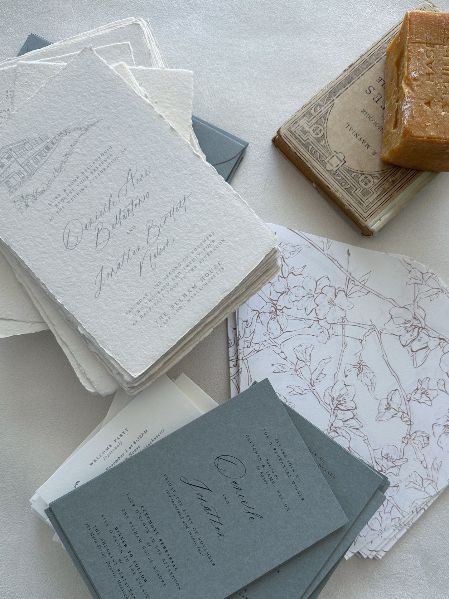 A full suite favourite with a custom venue illustration.