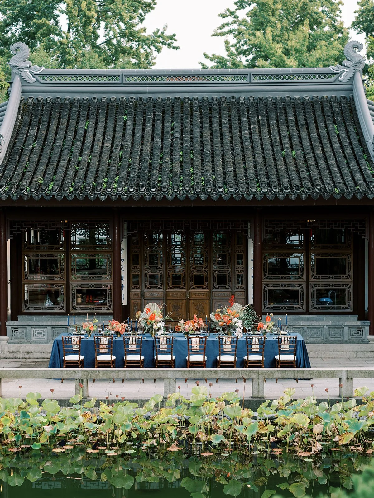 Carlos-Hernandez-Photography-Lan-Su-Garden-Portland-Oregon-Chinese-Bridal-Wedding-200.jpg