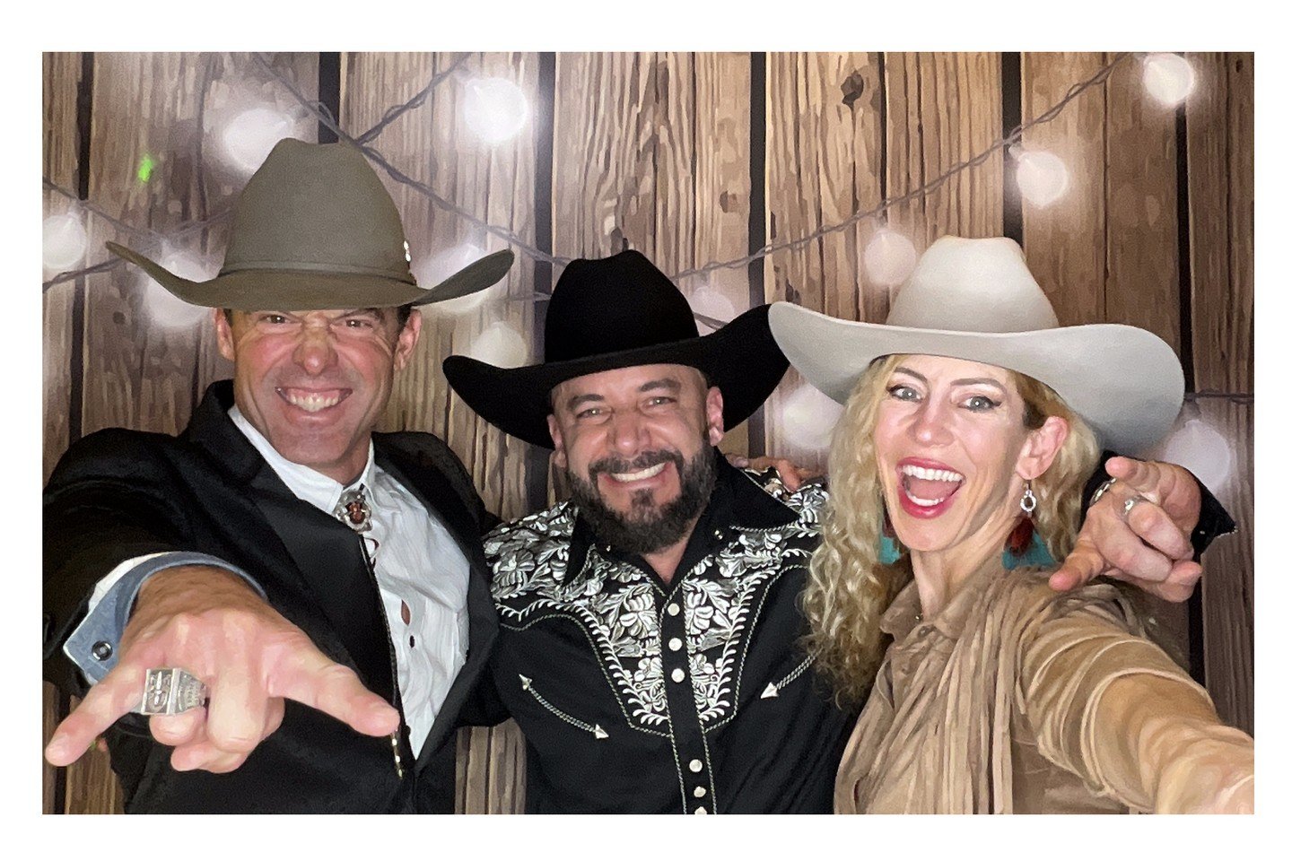 The one where our DSLR Digital Booth goes to a hoedown. 🤠
.
.
.
 #PhotoBoothReno #PhotoBoothMinden #MindenPhotoBooth #MindenNevada #RenoPhotoBooth #PhotoBoothRentalReno #RenoPhotoboothRental #MindenNV #MindenEvents #RenoTahoe #VisitCarsonValley #Ren