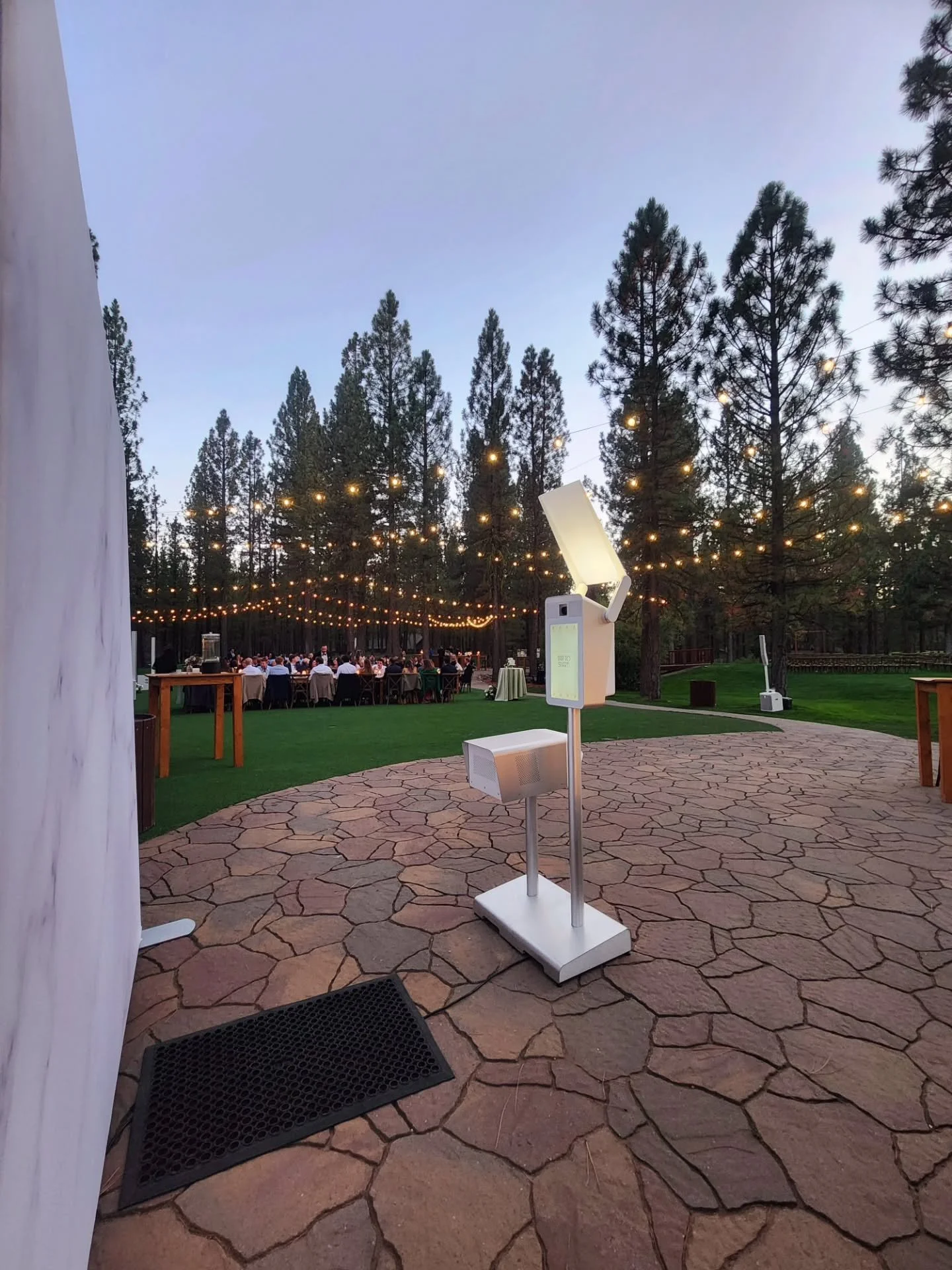 A perfect night for a wedding at the stunning @chaletviewlodge. Congratulations to Chris and Carley! 💍🌲

Venue &amp; Planning: @chaletviewlodge
Bar &amp; Beverage: @petite.street
Beauty: @alldolledup_norcal
Cake &amp; Desserts: Lori's Piece of C