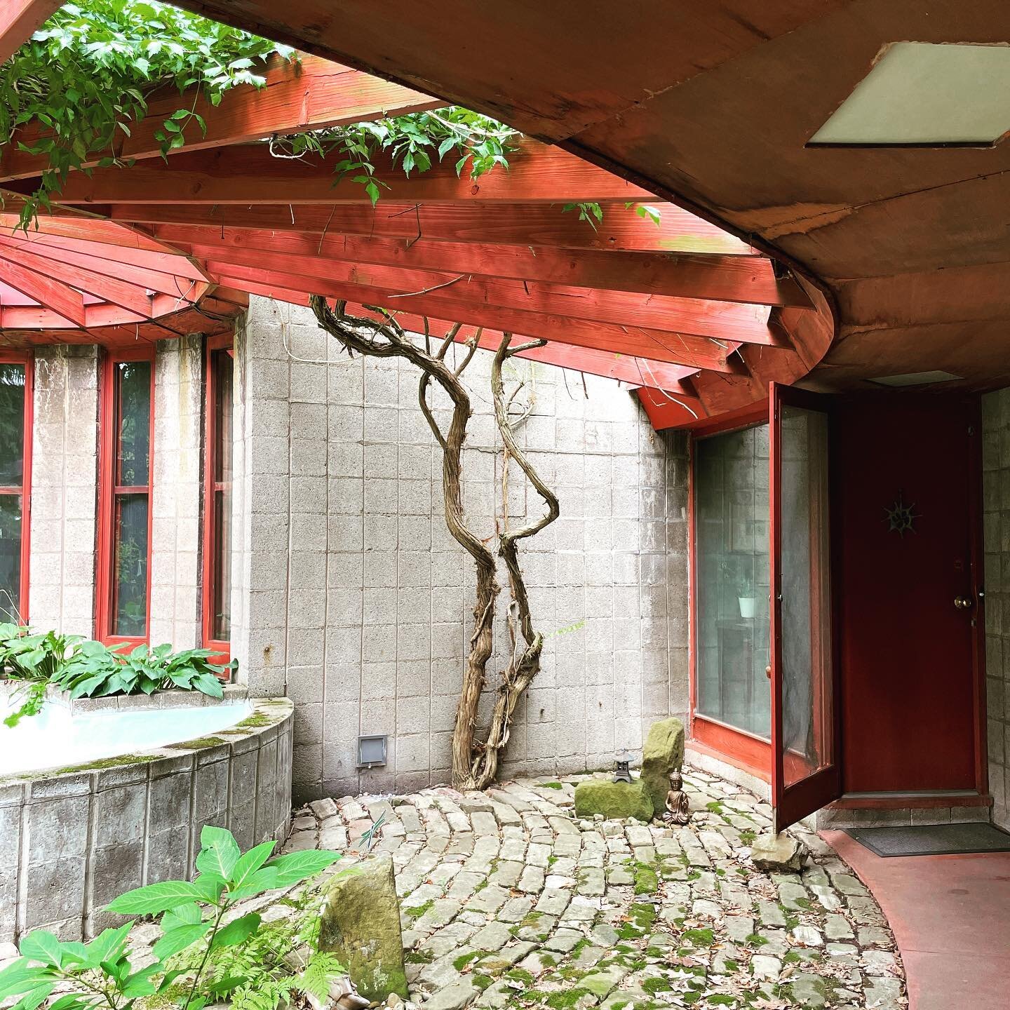 🍁OCT 13-15 📣
LIVING MODERN: A @pittsburghmoderncommittee weekend exploring modernist homes &amp; interiors with related archives - highlighting projects by Wrightian architects Cornelia Brierly and Peter Berndtson.

🗂️Friday 10/13: The program kic