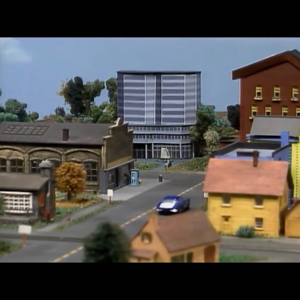 A beautiful day in the neighborhood. Mister Rogers Episode 1656 &ldquo;Up &amp; Down&rdquo; aired in 1992 and featured a visit to One Oxford Centre (and an adorable model interpretation dropped into the block) to ride the elevator &amp; escalator. De