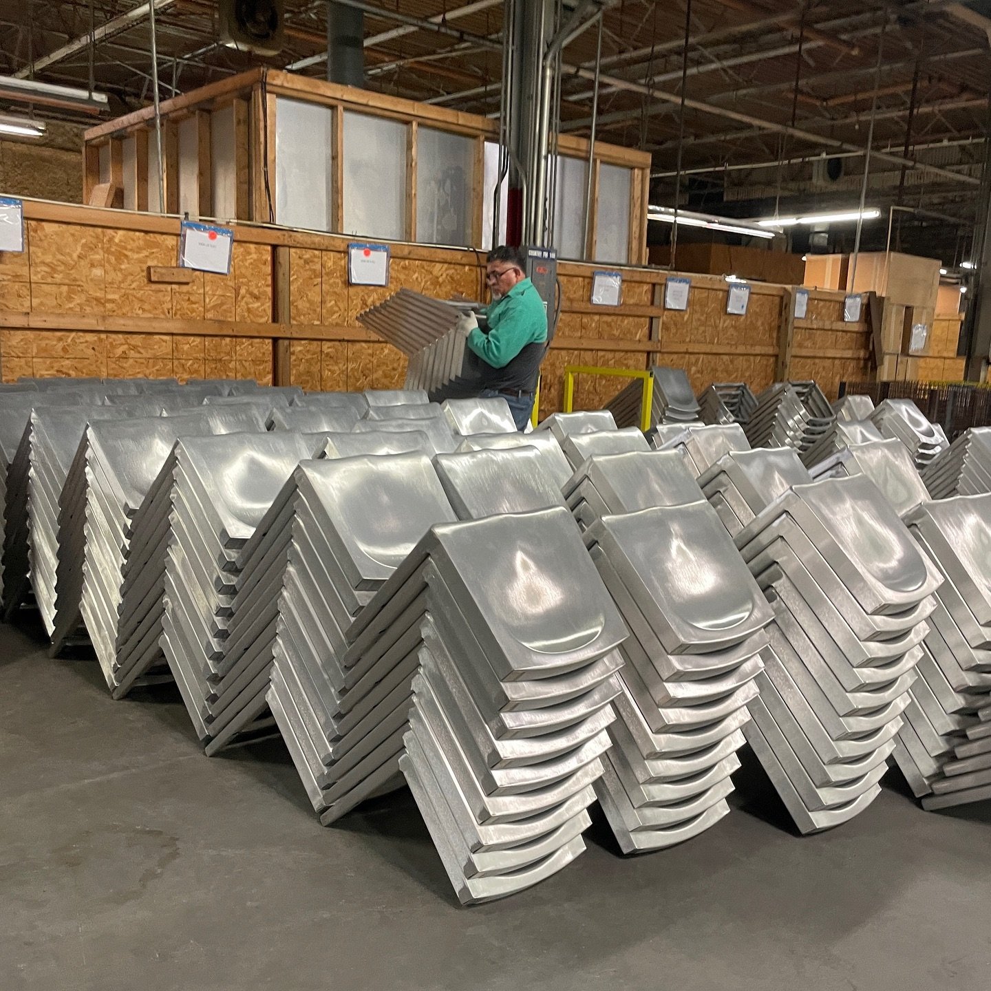 👷&zwj;♀️📐Safety glasses on 🥽✔️a peek into our factory tour @emecochairs 〰️Electric Machine &amp; Equipment Company (Emeco) headquartered in Hanover,  Pennsylvania (200 mi east of Pittsburgh, major @alcoa &amp; anodized aluminum connection!) since 