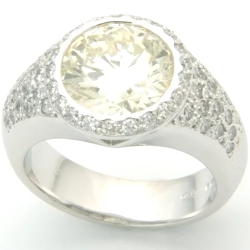 18ct White Gold Diamond Pave Dress Ring.jpg
