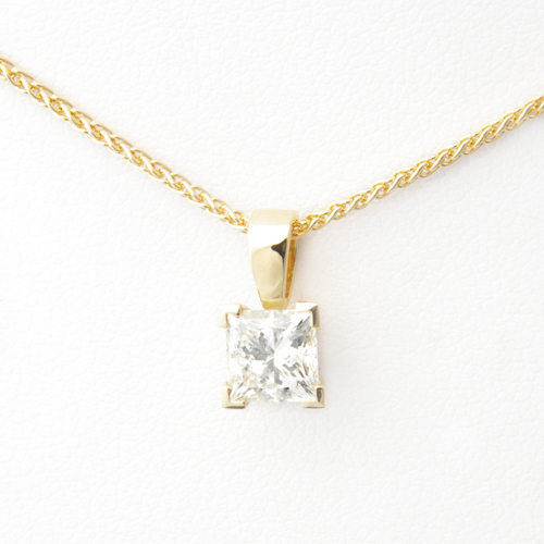 At Auction: AN 18CT WHITE GOLD SOLITAIRE DIAMOND PENDANT NECKLACE