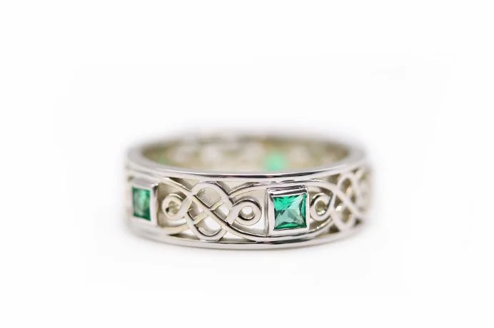 9ct White Gold Princess Cut Emerald Celtic Style Dress Ring