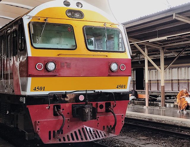 Getting life back on track #thaithailife #amazingthailand #trainofthought