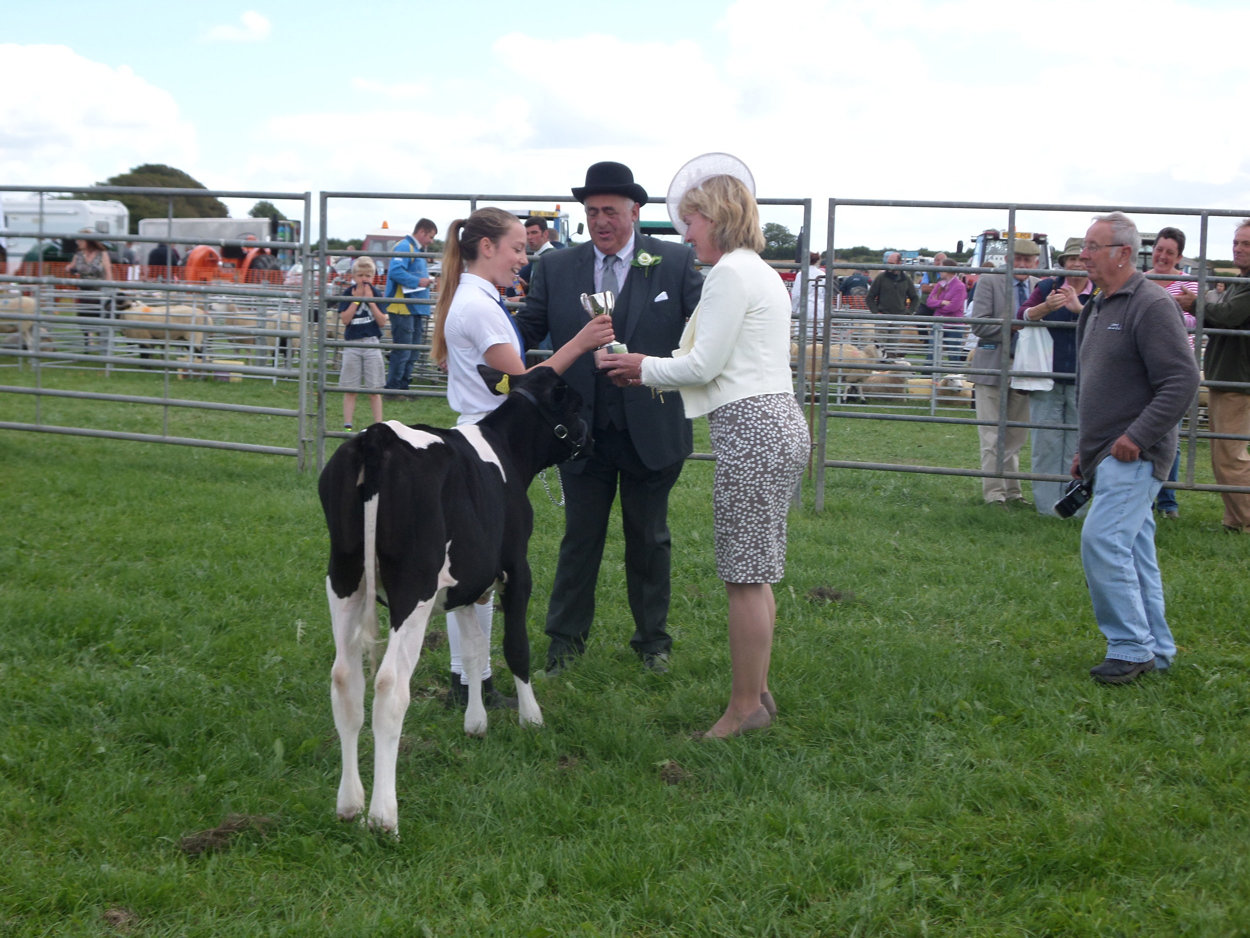 Abi Marshall, winner of Ken Jones Cup for Young Handlers with Mr and Mrs Bone