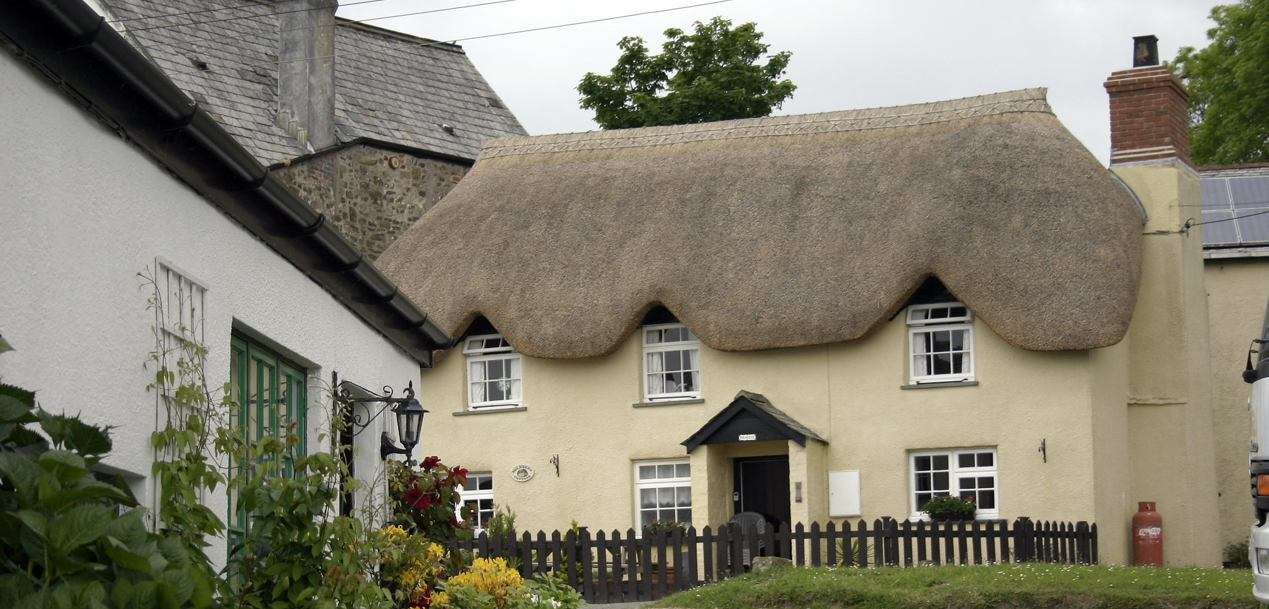 thatched cottage green_mt.jpg