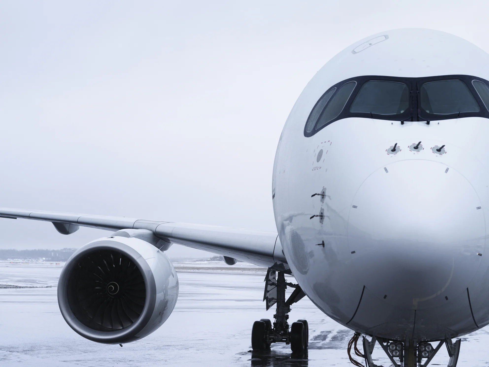 Finnair_A350_detail_nose_and_wing.jpg