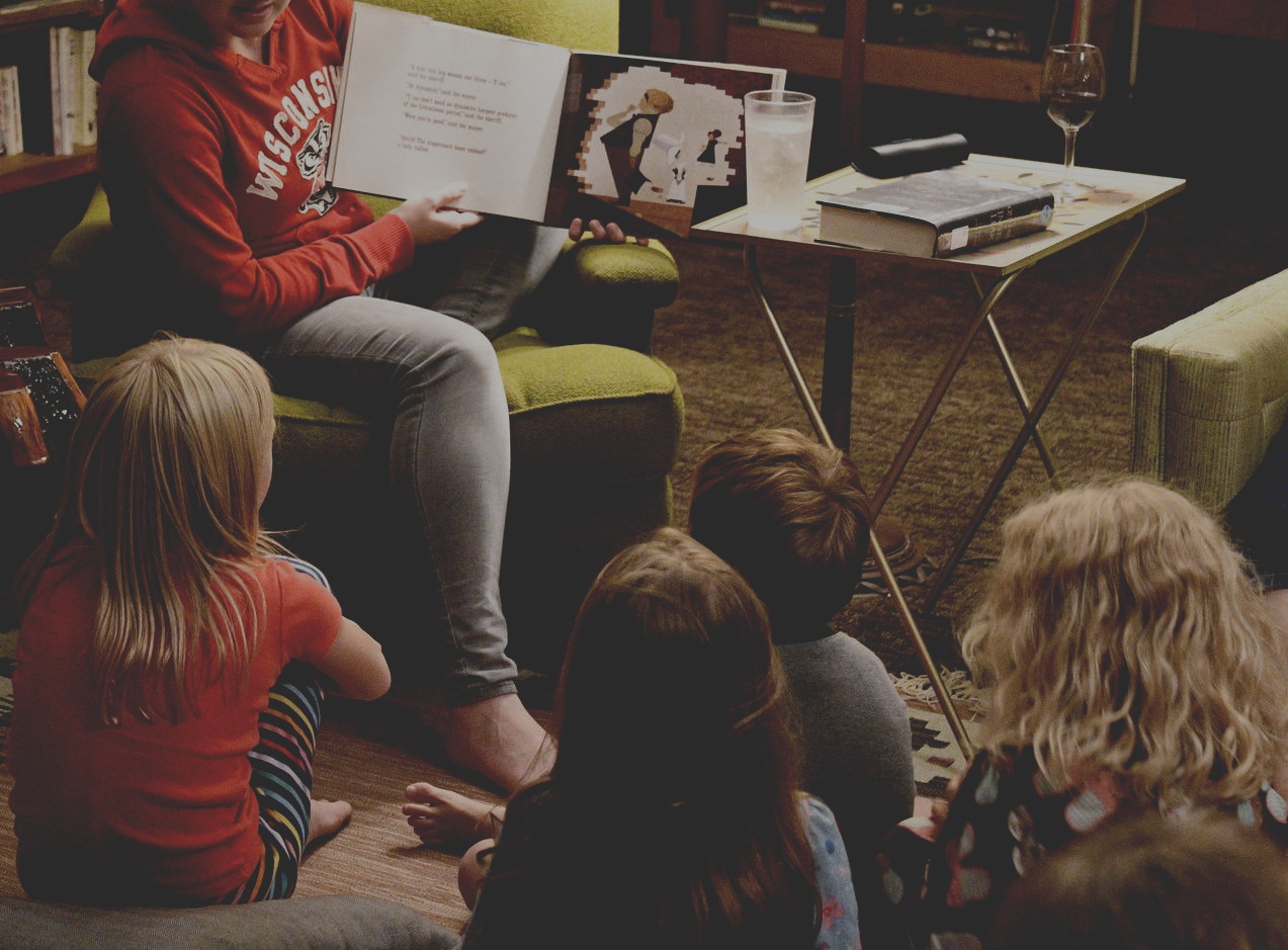 Alicia+reading+crop+2.jpg