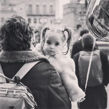 Le 12 janvier dernier, notre Chouquette a eu 2 ans et on a f&ecirc;t&eacute; &ccedil;a &agrave; Disneyland ! Est-ce qu'un article avec des astuces pour profiter d'une journ&eacute;e &agrave; Disney avec un b&eacute;b&eacute; vous int&eacute;resserait