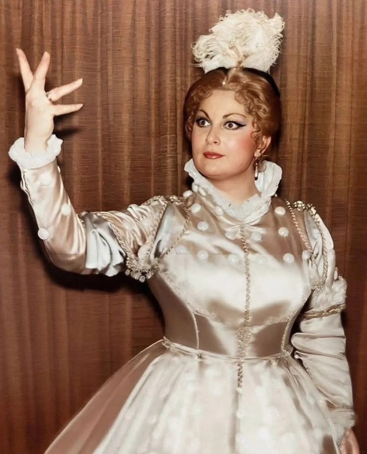As Elisabetta in Don Carlo.jpg