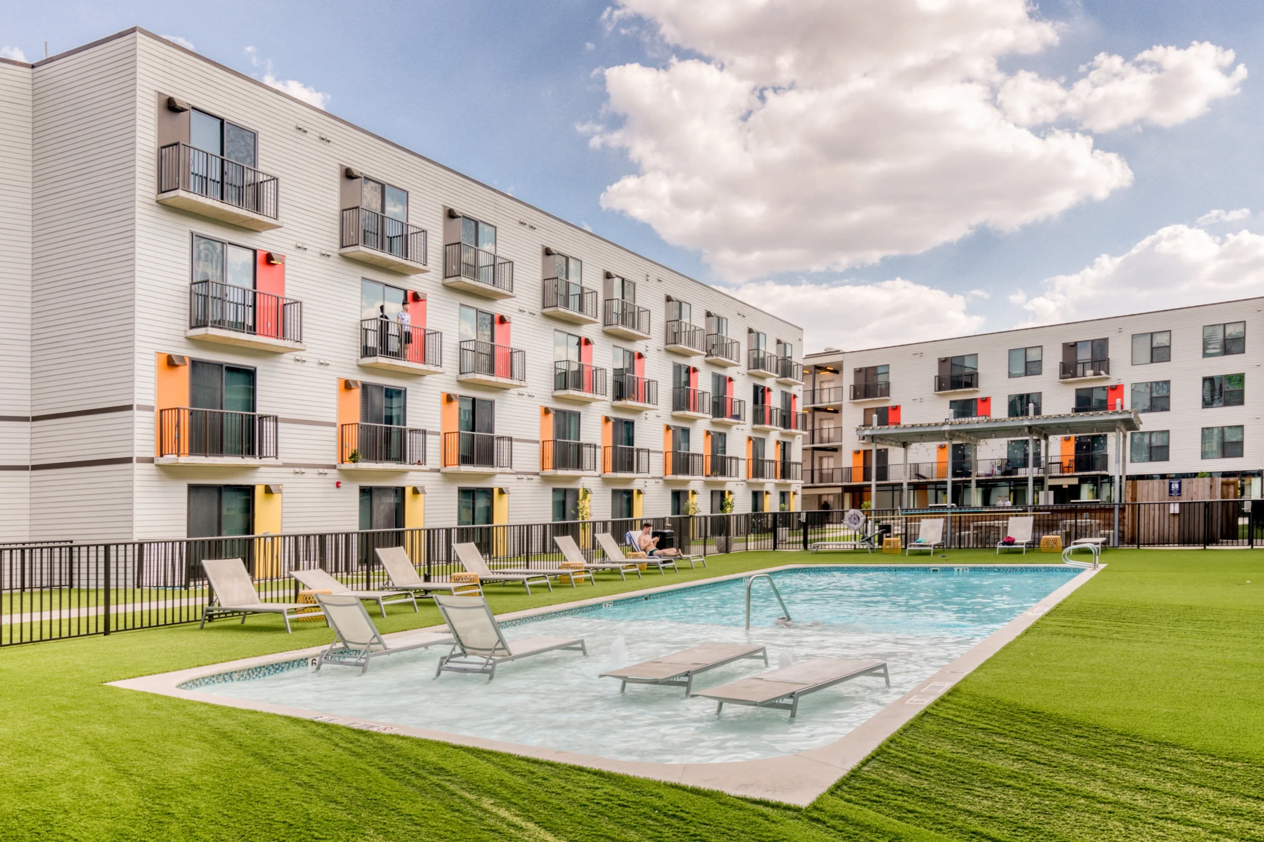 lodgeur-mid-main-lofts-pool.jpg
