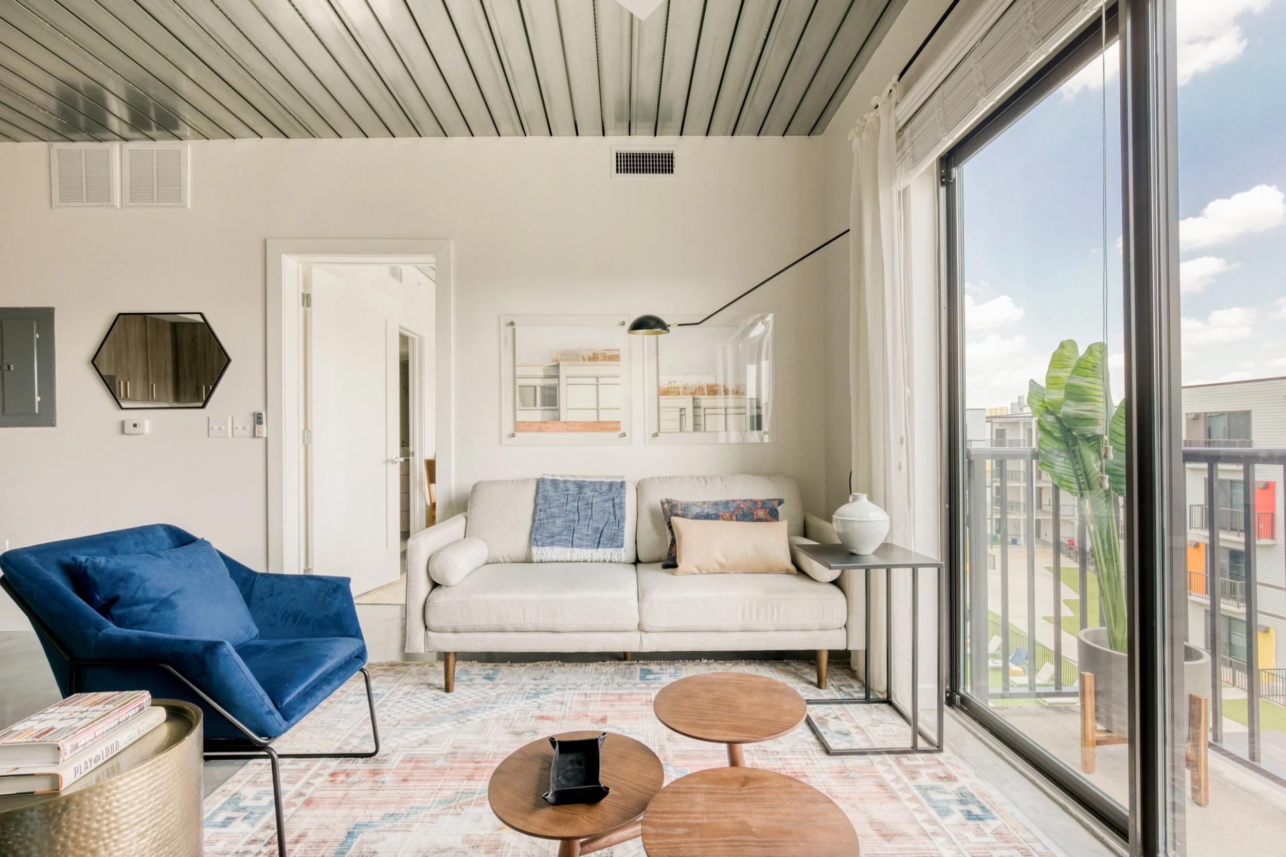 lodgeur-hip-modern-midtown-loft-houston.jpg