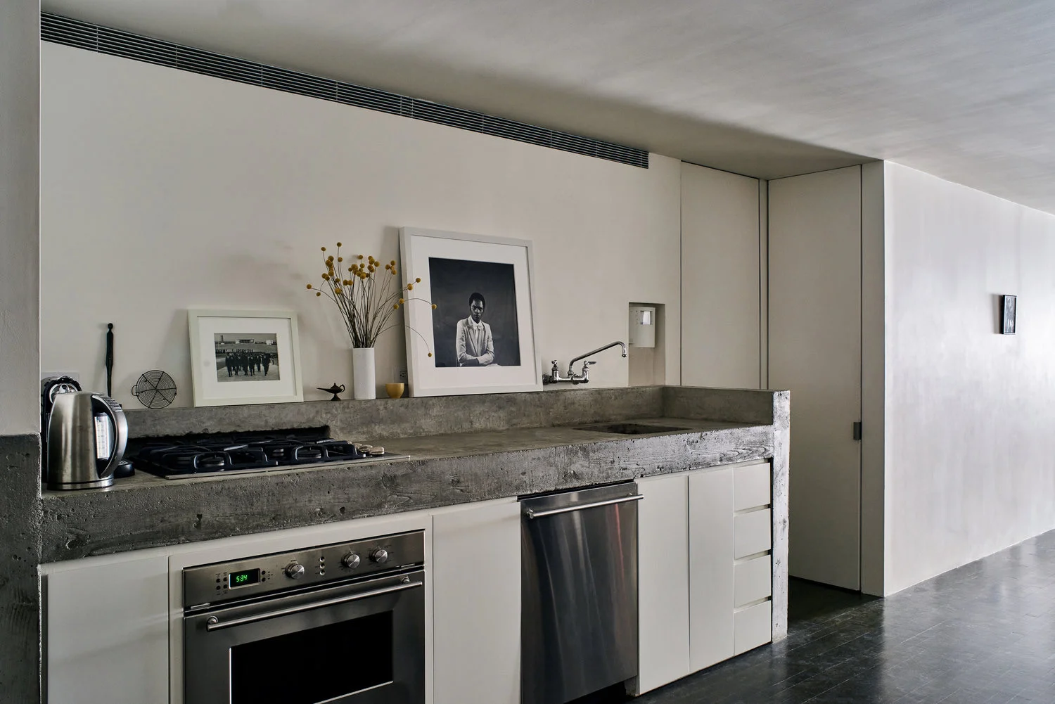 Lorna Simpson 6.jpeg