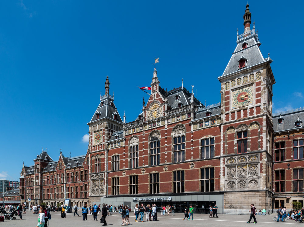 Amsterdam_(NL),_Centraal_Station_--_2015_--_7269.jpg