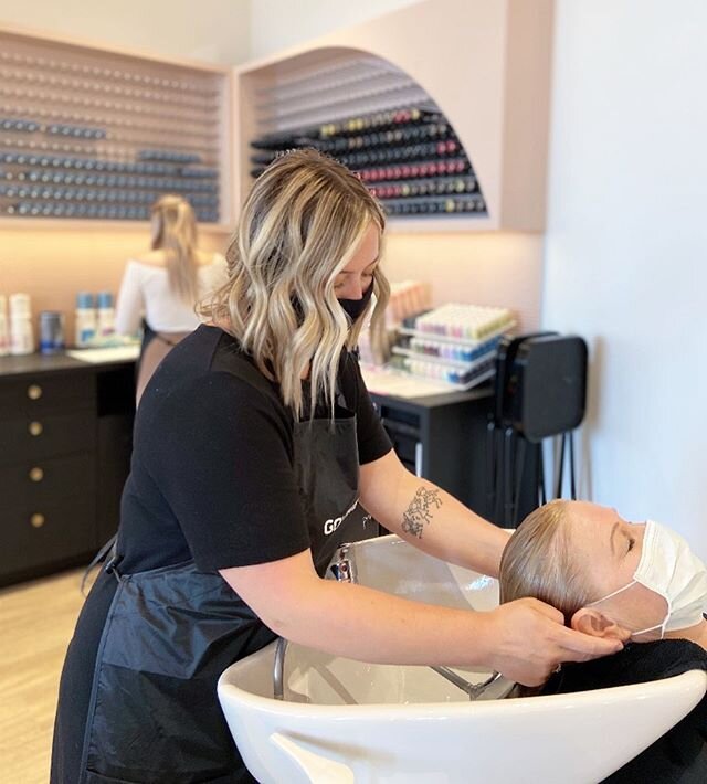 @zinkcohair  working some magic in her new waterloo home 🤍