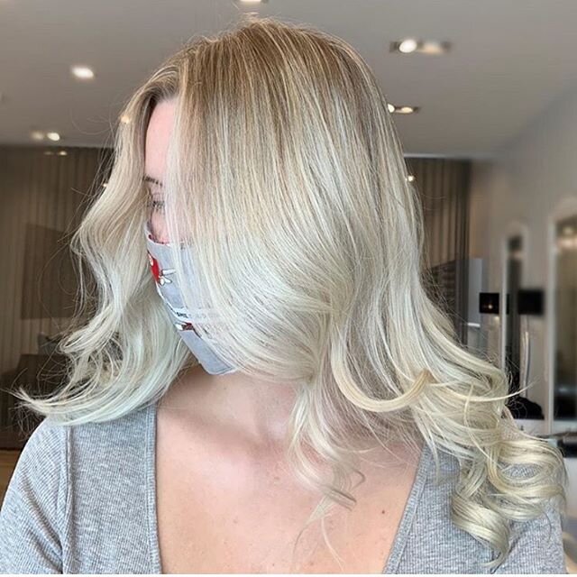 This blonde by @haircrush.kirsten 🤍🙌🏼