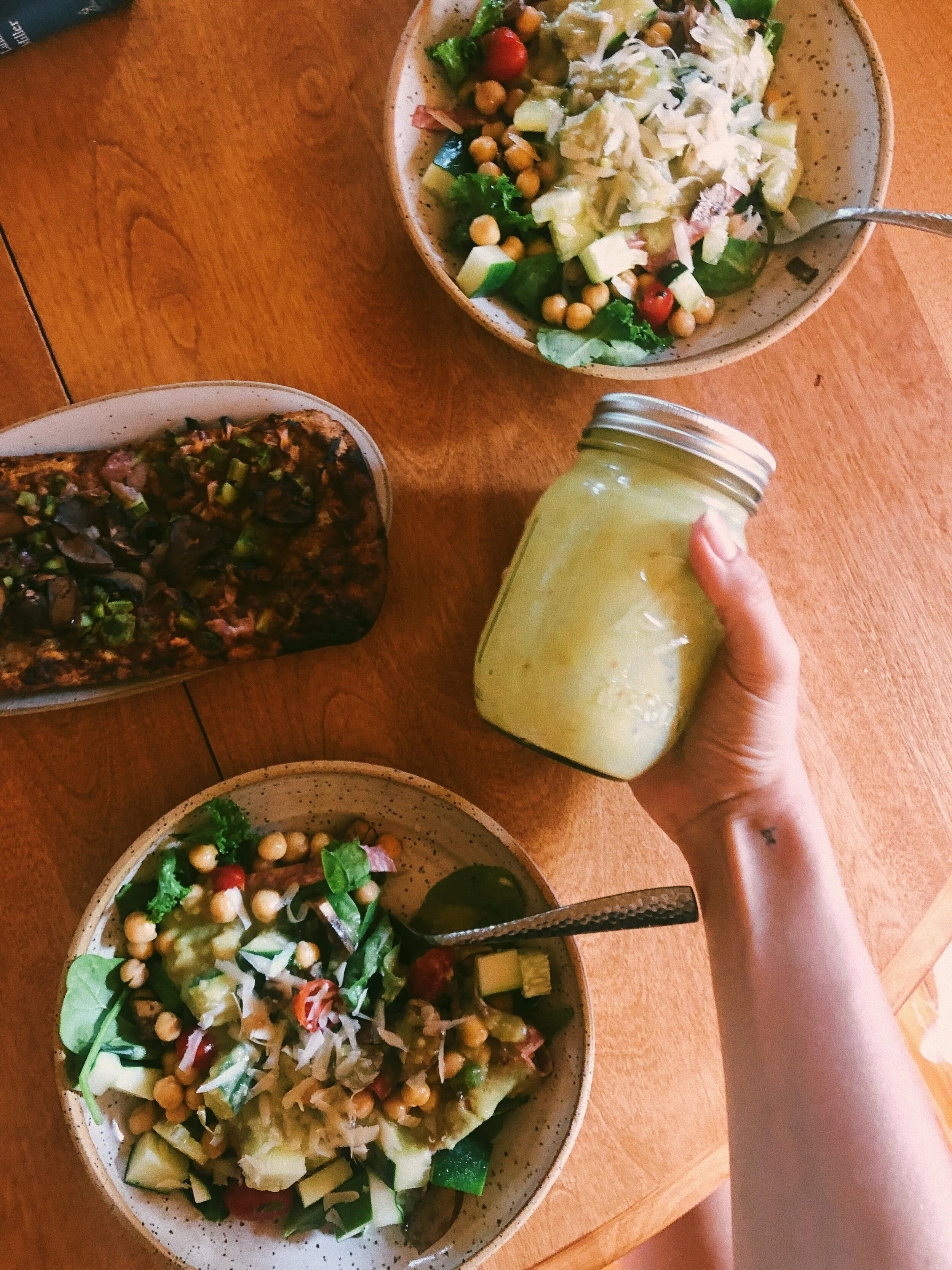 Make Your Own Creamy Avocado Salad Dressing (only 3 Ingredients!)