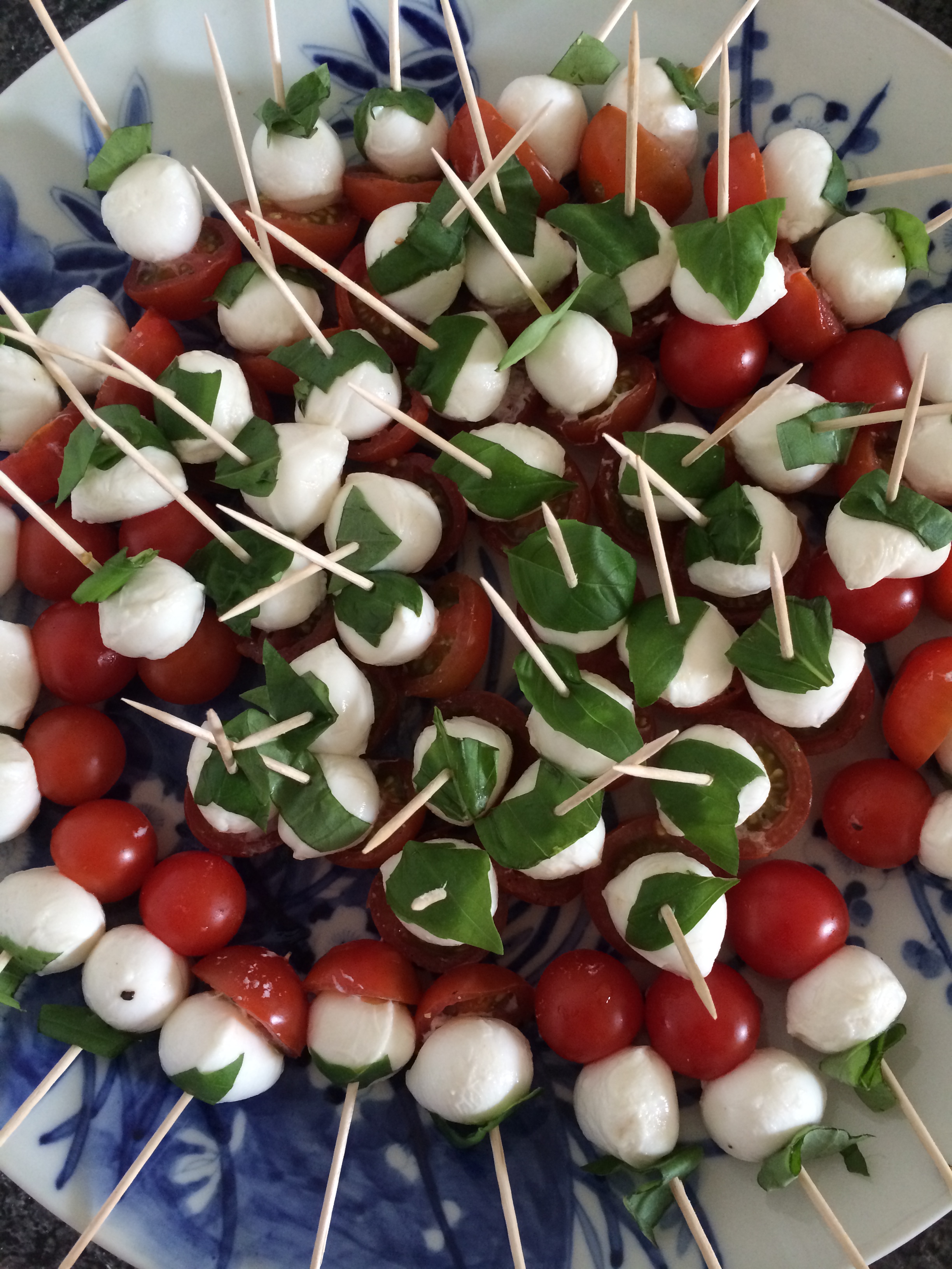 insalata caprese skewers