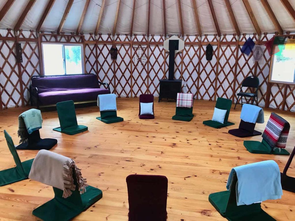 A round yurt room with back rests in a circle