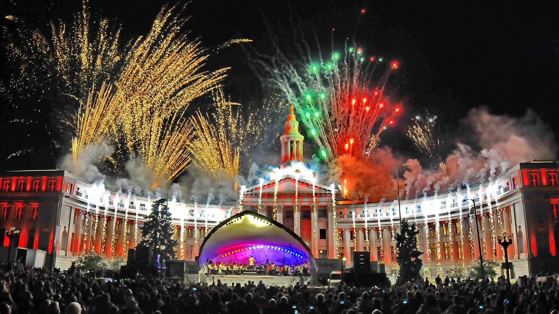 4thOfJuly_Fireworks_CCBuilding2_CreditVISITDENVER.jpg