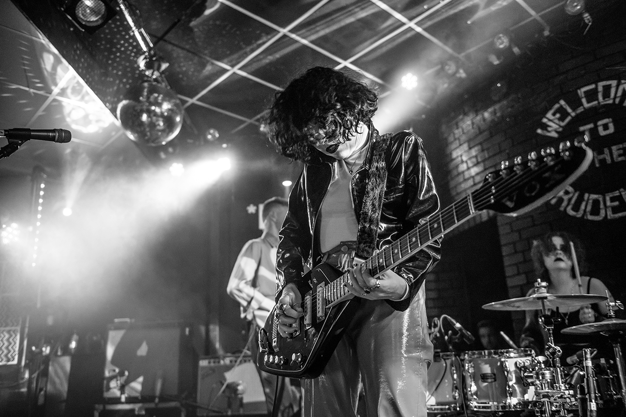 palewaves02.jpg