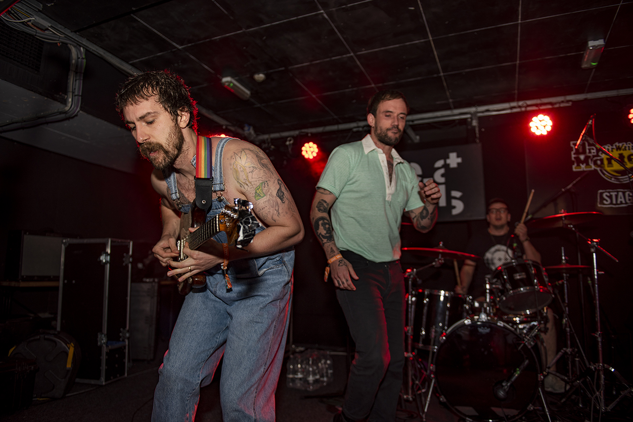 idles01.jpg