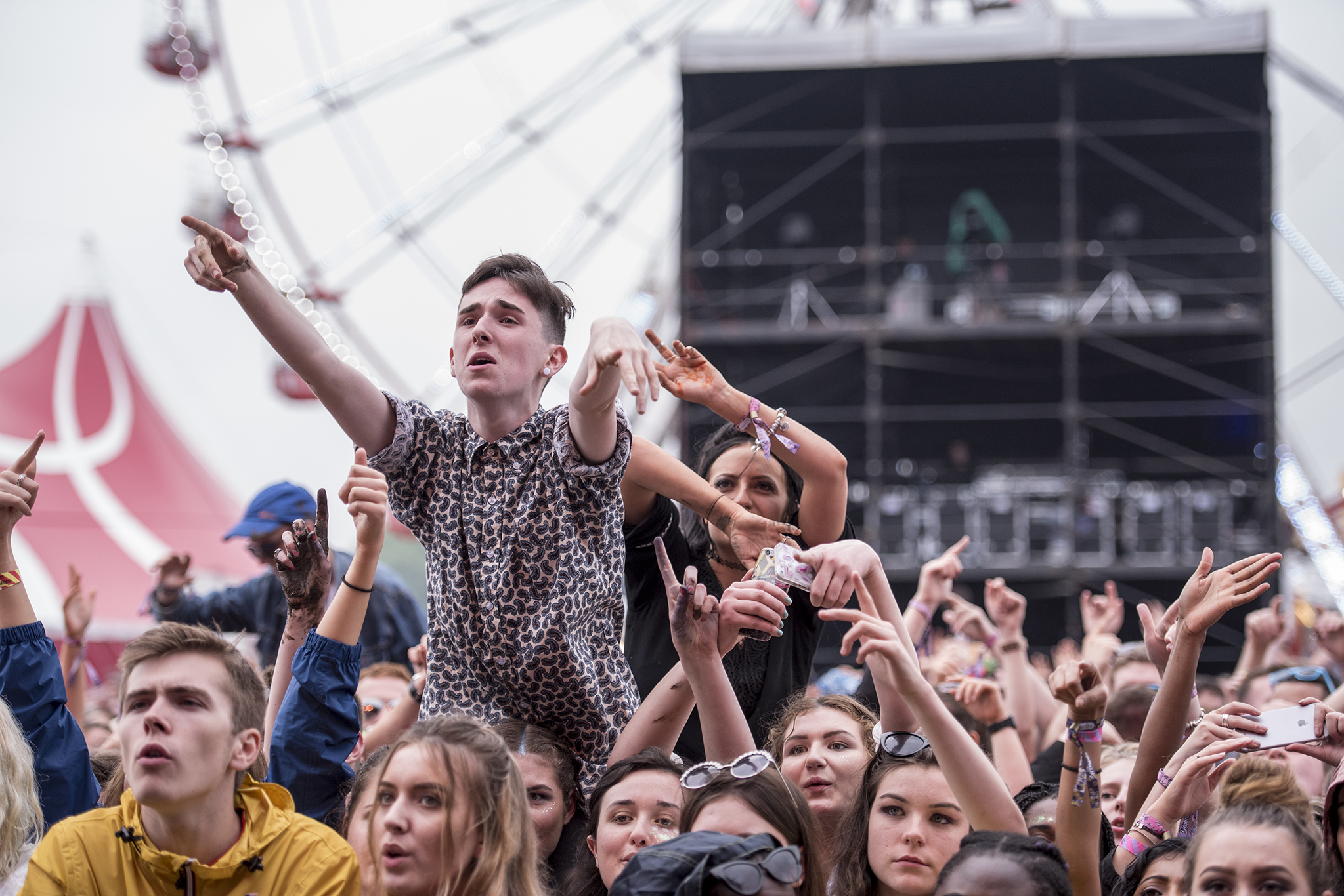 crowd009.jpg