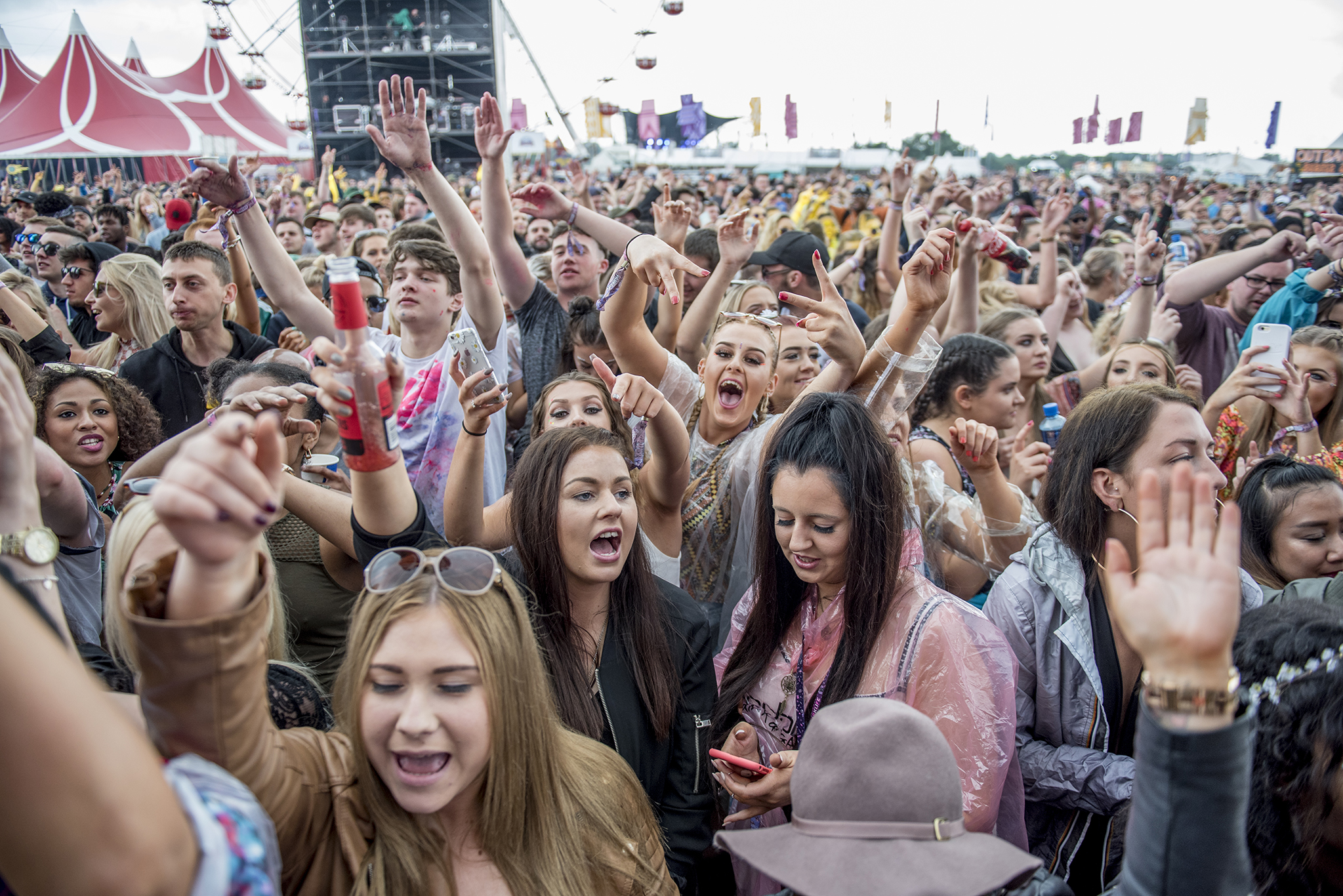 crowd006.jpg