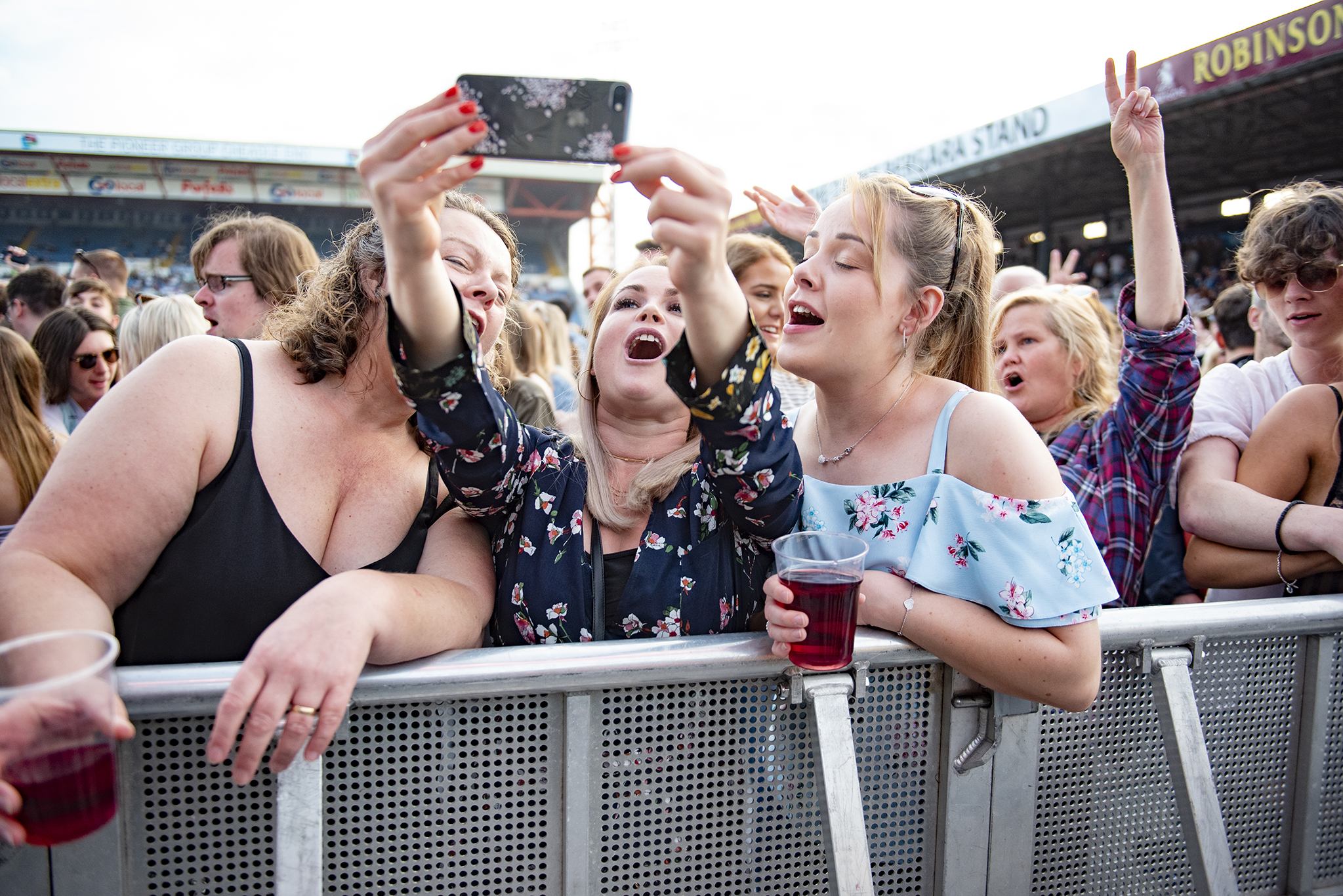 Crowd05N.jpg