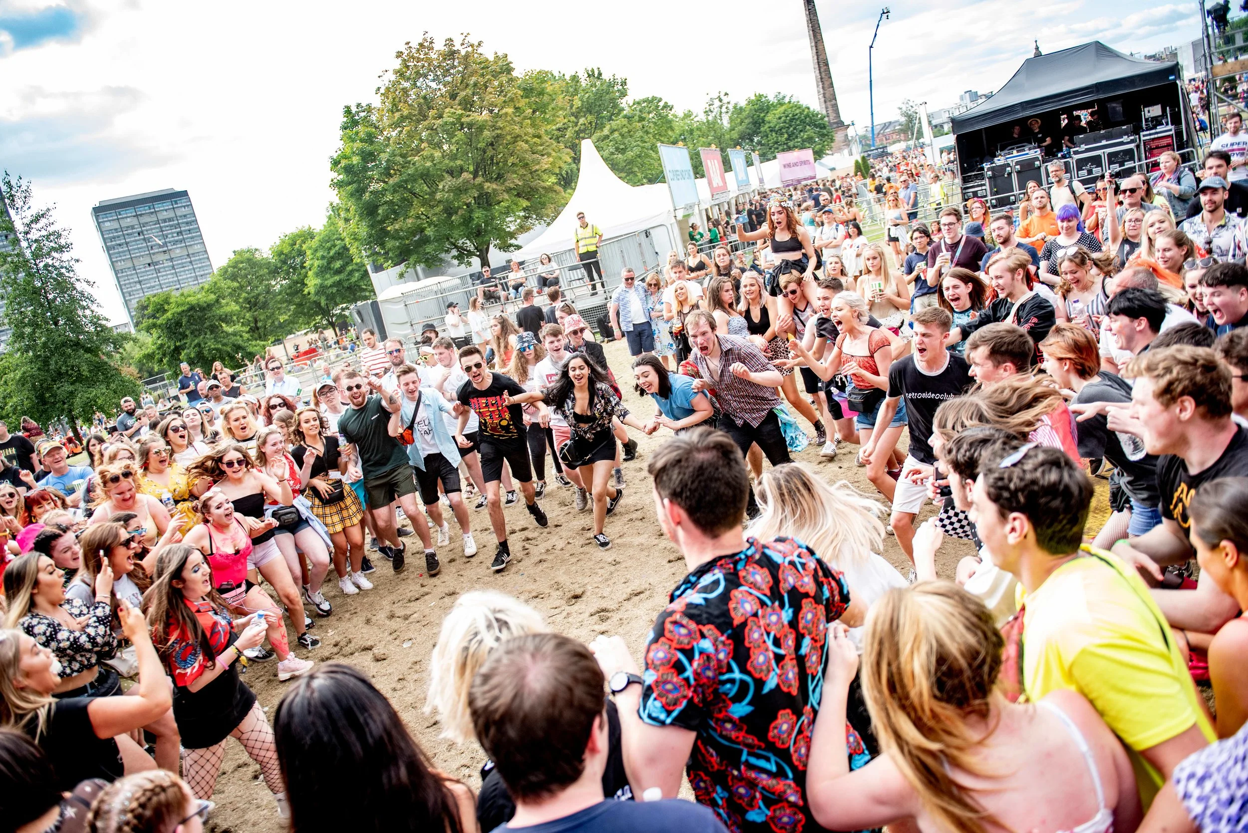 Crowd03.jpg
