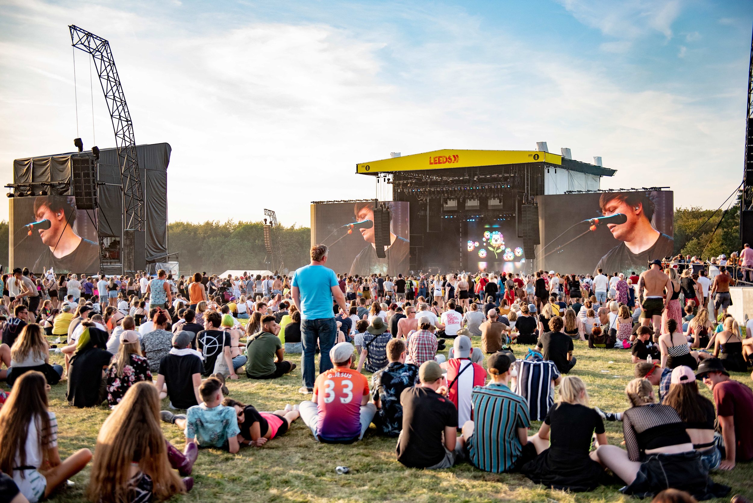 crowd02.jpg